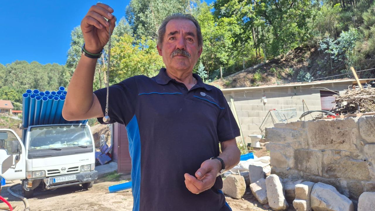 El zahorí de Tui que lleva medio siglo encontrando agua con un péndulo