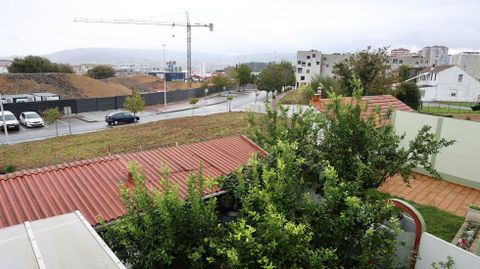 Vista parcial de los terrenos donde est� previsto levantar los nuevos edificios, en la calle As Constitu�ntes.
