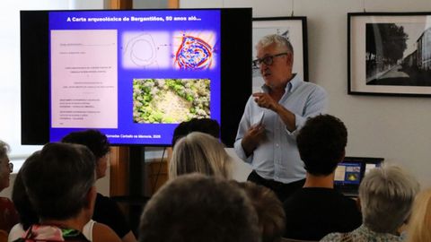 A conferencia nas xornadas de �Carballo na memoria� � a primeira que Ant�n Rodr�guez realiza dende a s�a xubilaci�n.