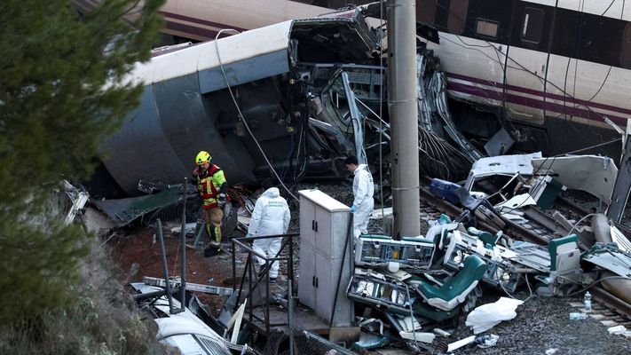 Varios de los vagones del tren quedaron totalmente destrozados
