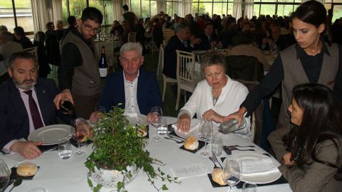 La subdelegada del Gobierno en Lugo (a la derecha) comparti� mesa con la alcaldesa de Castro Caldelas y el delegado territorial de la Xunta (izquierda)