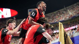 Varios jugadores de la selecci�n austr�aca celebran el segundo gol de su selecci�n, obra de Sabitzer.