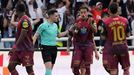 Quagliata gesticula ante el �rbitro en la acci�n del penalti que supuso el 1-1.