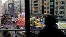 Imagen de archivo de uno de los vecinos que protest contra la Navidad con lazos en las ventanas