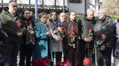 La viuda de Fernando Buesa, Natividad Rodr�guez, sus hijas, Sara y Marta Buesa, y el padre de Jorge D�ez Elorza, Jos� Antonio D�ez, durante la ofrenda floral con motivo del 26.� aniversario del asesinato del dirigente del PSE-EE, Fernando Buesa, y su escolta, Jorge D�ez Elorza. 