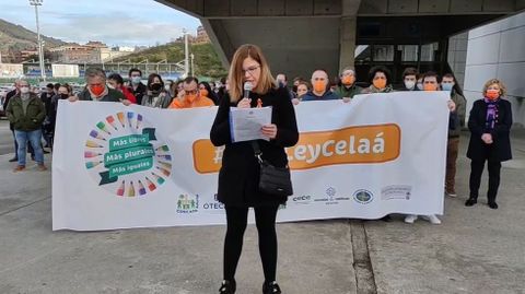 Lectura del manifiesto contra la Ley Cela� en Oviedo.