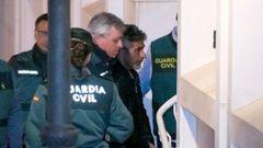 �D�nde est� el tel�fono m�vil de Laura?