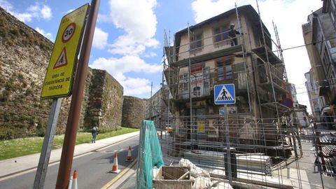 El nmero 178 de la Ronda da Muralla de Lugo comenz a reformarse y tiene fachada tambin hacia Recatelo