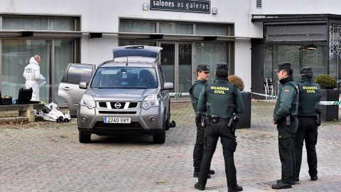 Agentes de la Guardia Civil acordonaron el escenario del suceso en la maana de hoy 