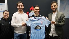 <span lang= gl >Lara Mart�nez, Humberto Lede, David Ferreiro e Sergio �lvarez, na presentaci�n do novo t�cnico de As Celtas.</span>