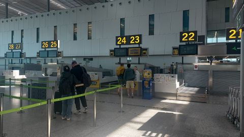 Por ahora, normalidad en Lavacolla. Según apunta una compañera de La Voz, los aviones aterrizan y despegan sin mayor dificultad