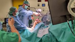 As� funciona el robot que opera rodillas en el Chuac