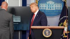 La abrupta marcha de Trump de una rueda de prensa