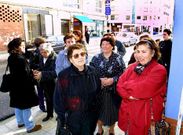 Imagen del a�o 2001, cuando los vecinos de Agui�o se plantaron en Fenosa para protestar por los continuos fallos del suministro.