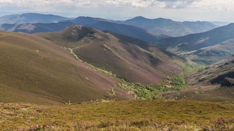 Un aspecto del valle de Forgas, por donde discurrirá la ruta organizada por el geoparque