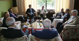 La cofrad�a, el obispo, Carlos Mouri�o y Mario Cardama se reunieron ayer para ultimar detalles. 