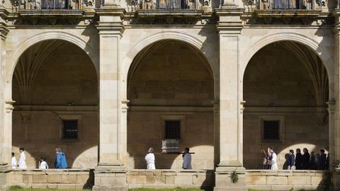Procesi�n de San Rosendo en Celanova y concentraci�n de cl�sicos en la plaza Mayor