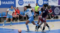 Ceci, del Marn Futsal, controla el baln este sbado en A Raa
