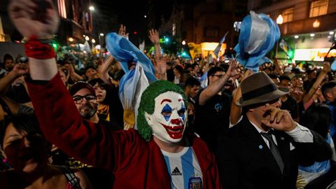 Seguidores de Milei, el lunes en Buenos Aires.