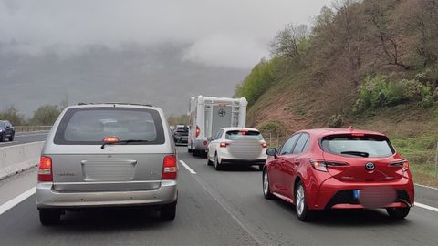 Circulaci�n densa en el Huerna, AP-66, tr�fico, Semana Santa