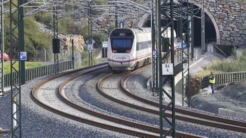 Confluencia de la l�nea Ourense-Santiago con el eje atl�ntico en Angrois