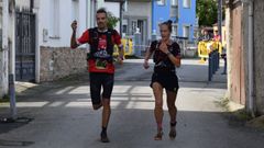 Carla Trillo, a la derecha, en el inicio de la carrera