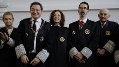 De izquierda a derecha: lafiscalade Sala Jefa Inspectora, Mara Antonia Sanz Gaite; elfiscal general del Estado, lvaro Garca Ortiz; la nueva fiscala superior de Galicia, Carmen Eir; elpresidente de la Sala de lo Social del TSXG,Luis Fernando de Castro Mejuto, yelteniente fiscal de la Fiscala Superior de Galicia, Jos Manuel Piol