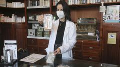 Los test de autodiagn�stico gratuitos para ni�os de 5 a 11 a�os ya han llegado a algunas farmacias, entre ellas la de Telmo del R�o Cambeses en la plaza de Armas