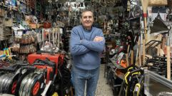 Ferreter�a Lamas. Est� en A Milagrosa, a cargo de Andr�s Lamas, y la fund� su padre, cuando a�n era muy joven, muy a principios de los a�os cincuenta. Fue de las primeras casas que en hay en esa zona, muy cerca del r�o, y cambi� de lugar desde la primera ubicaci�n. Desde sus inicios mud� mucho, en la actual zona de venta ten�an incluso cocina y habitaci�n. Entrar en este comercio impresiona.