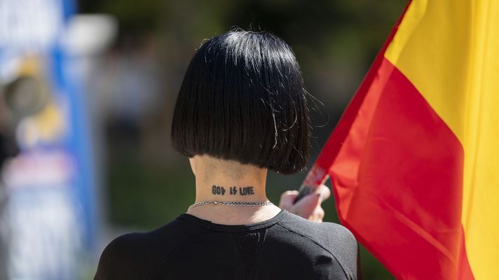 Varias personas se concentraron bajo el lema �stop hispanchismo, pateras del cielo�