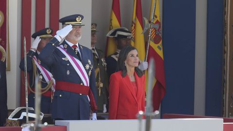 Los Reyes Felipe y Letizia presiden el desfile militar