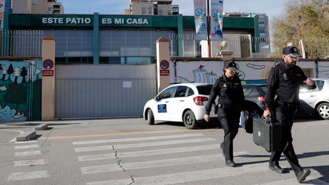 Agentes de la Polic�a Nacional investigan el caso