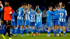 Los jugadores del Deportivo saludan a su hinchada tras el partido contra el Sanse