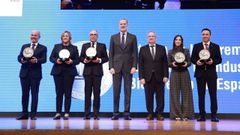 El cofundador de Slimop Space, Eduardo Ferrer, tercero por la izquierda, en la entrega de los premios nacionales de Industria junto al rey Felipe VI.