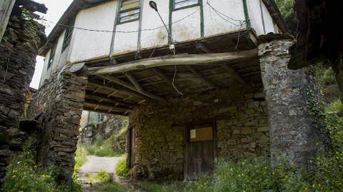 En la aldea de Casa do Vello se conservan notables ejemplares de arquitectura tradicional