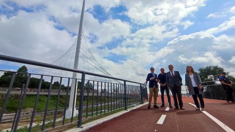 Inauguracin de la pasarela atirantada que une los barrios de Ventanielles y Teatinos