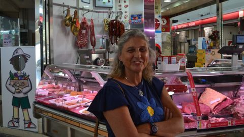 Cristina Gamundi, madrileña de visita en Ferrol, acudió al mercado a comprar varios productos gallegos.