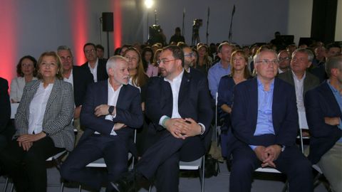 Acudieron representantes institucionales, as� como rostros conocidos de la pol�tica, el deporte o la cultura asturiana.