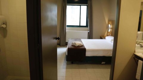 Vista de una de las habitaciones del complejo compostelano