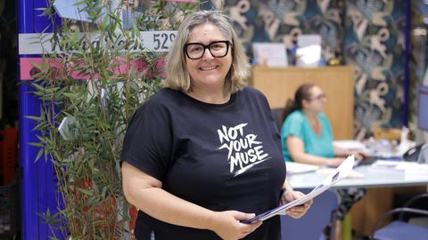 Mar�a Jos�, en su agencia, Viaxes Nar�n.
