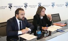 El alcalde de Lal�n, Rafael Cu��a, y la edil de Emprego, Katia Procino, presentaron ayer la iniciativa.