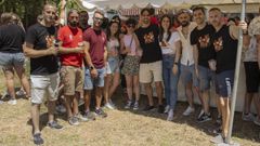 Amigos de brindis polo Festival do Ro Castro. 