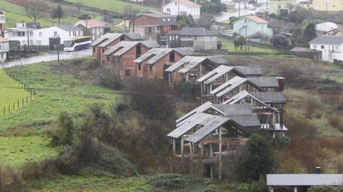 De los 25 chalés del proyecto inicial solo se erigieron nueve y seis de ellos únicamente tienen la estructura