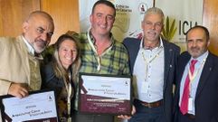 Pablo González, en el centro, con el diploma de embajador del Cervim
