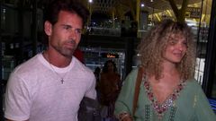 Sheila con su nuevo novio en el aeropuerto