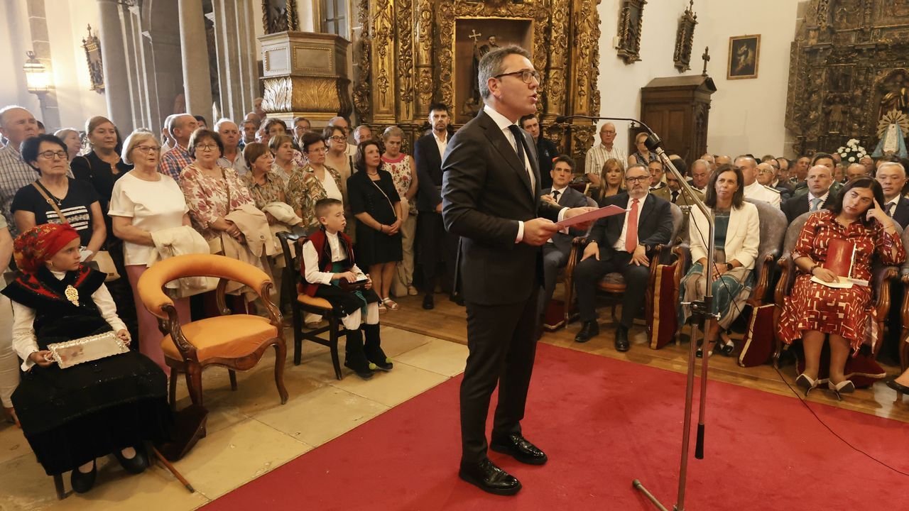 Daniel Vega pidió por la paz, la sanidad o el medio rural en la ofrenda de Os Remedios