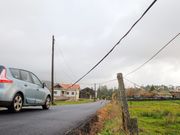 La ca�da del tendido telef�nico obliga a cortar el tr�fico en un vial de Rois.La ca�da del tendido telef�nico obliga a cortar el tr�fico en un vial de Rois