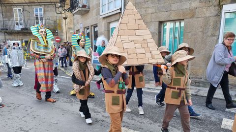 Desfile de los pequeos de Trives