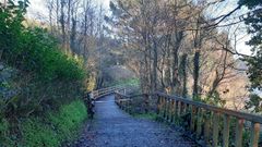 La Polic�a Local de Mugardos acot� el paseo de madera por el riesgo de resbalar