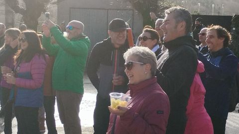 Los asistentes comieron las tradicionales doce uvas con doce horas de adelanto